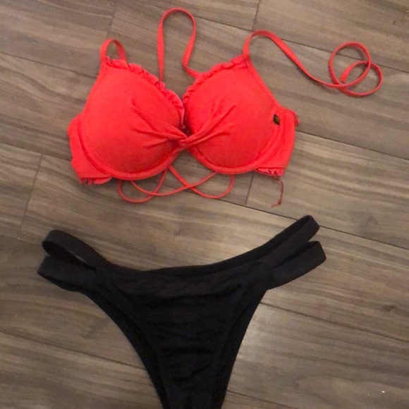 Bikini - Picture 1 of 1